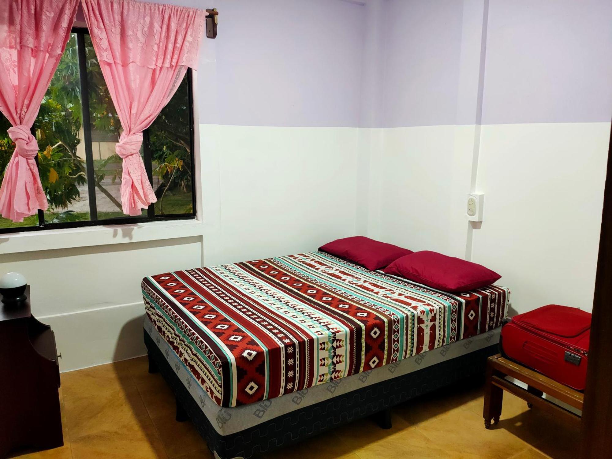 Guesthouse Island Escape South End Номер фото