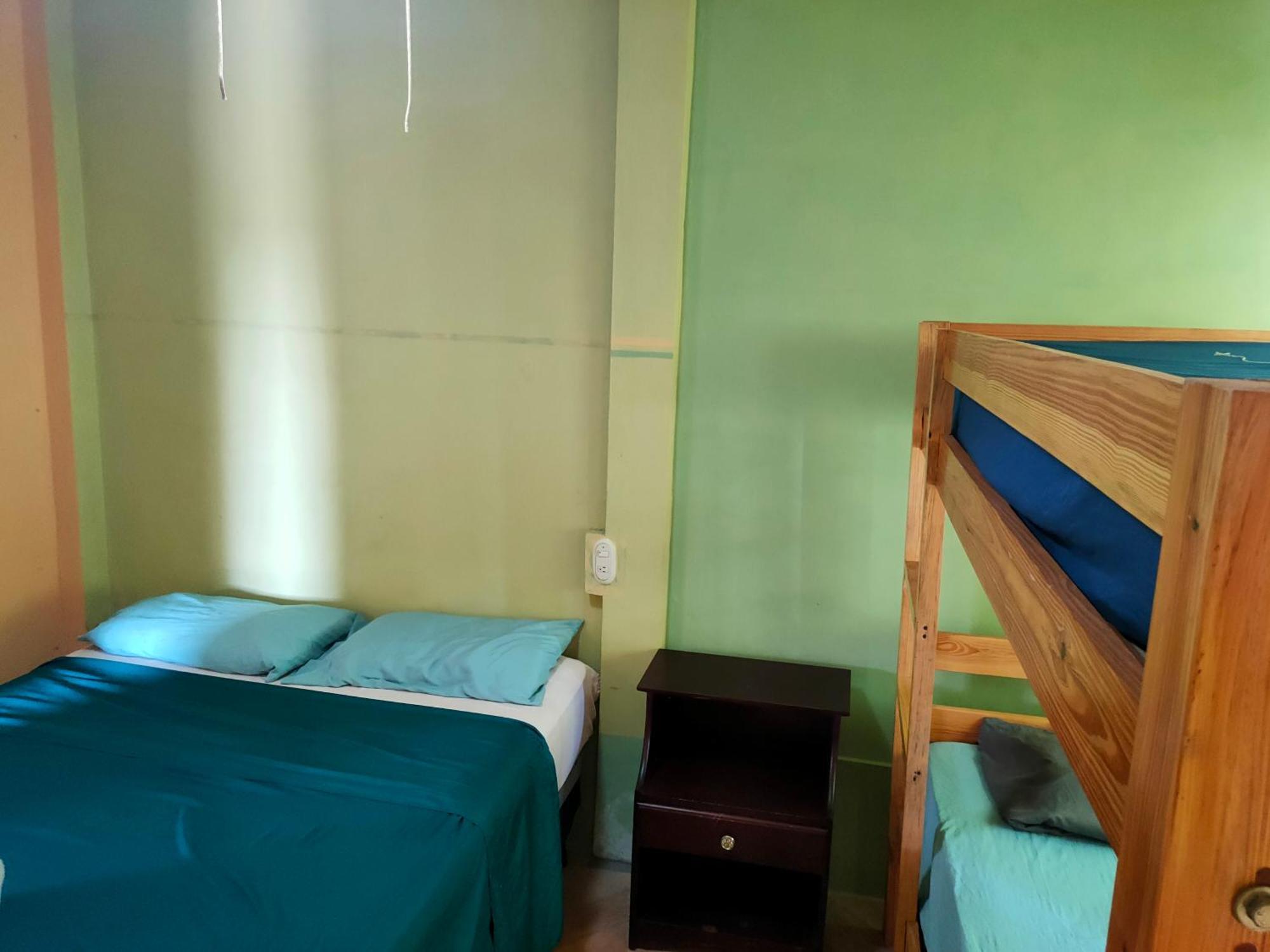 Guesthouse Island Escape South End Номер фото