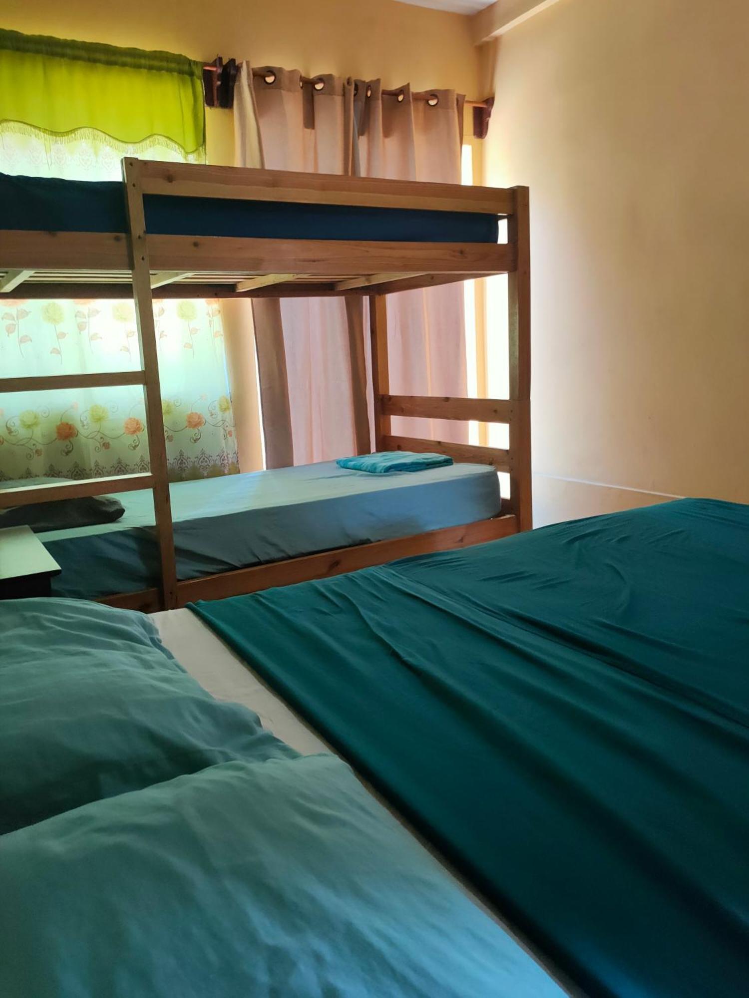 Guesthouse Island Escape South End Номер фото